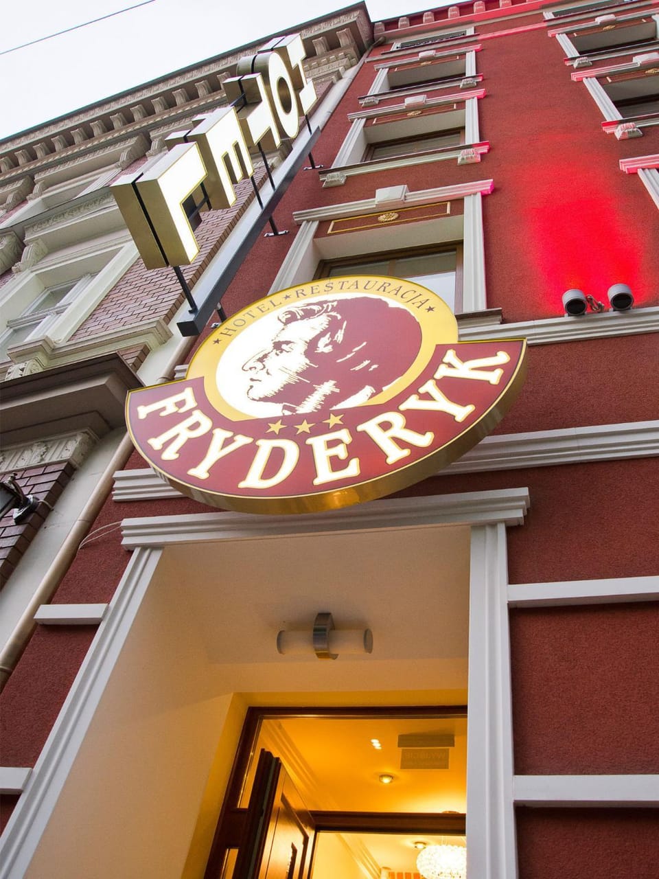 Facade/entrance