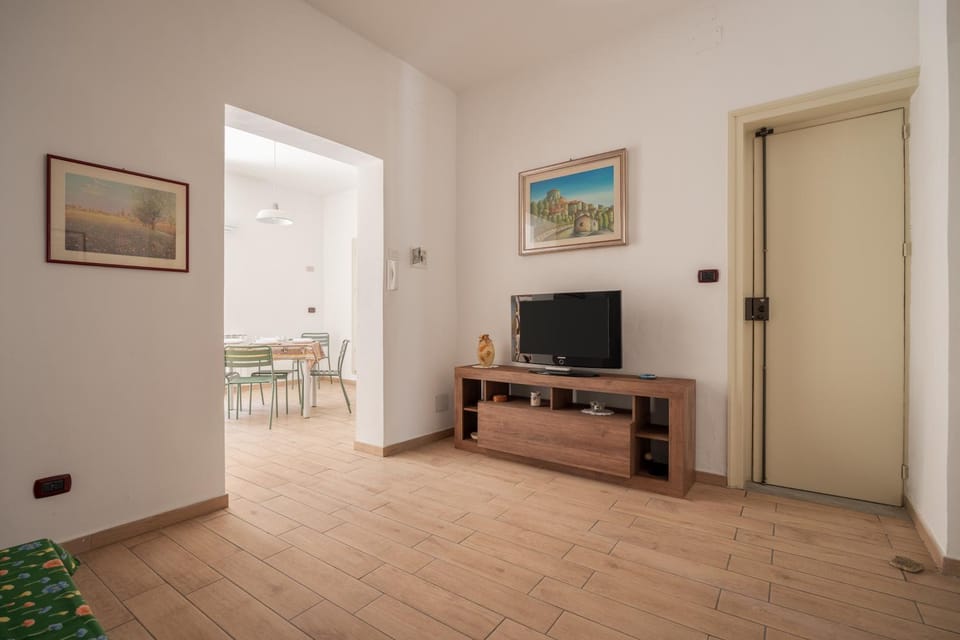 Communal lounge/ TV room, TV and multimedia