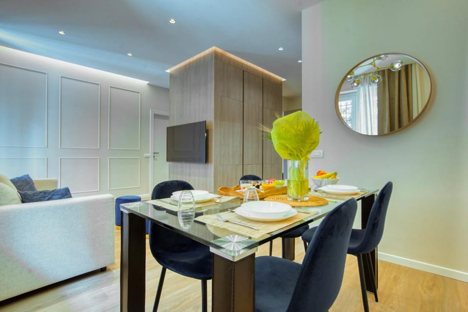 TV and multimedia, Living room, Seating area, Dining area