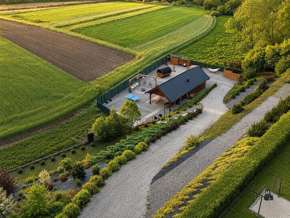 Property building, Neighbourhood, Natural landscape, Garden, Garden view
