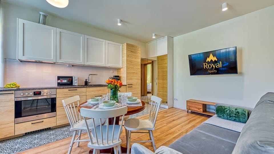 TV and multimedia, Kitchen or kitchenette, Dining area