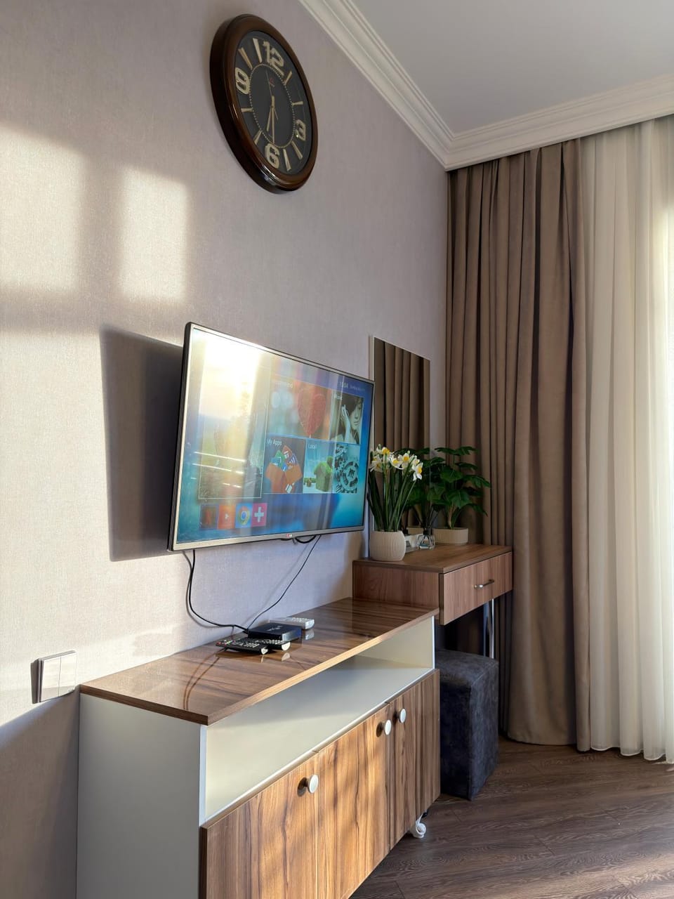 Communal lounge/ TV room
