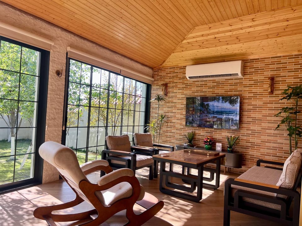Communal lounge/ TV room, Seating area, Evening entertainment, air conditioner