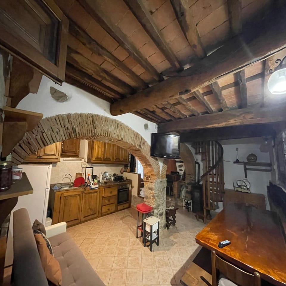 Kitchen or kitchenette, Dining area, stove