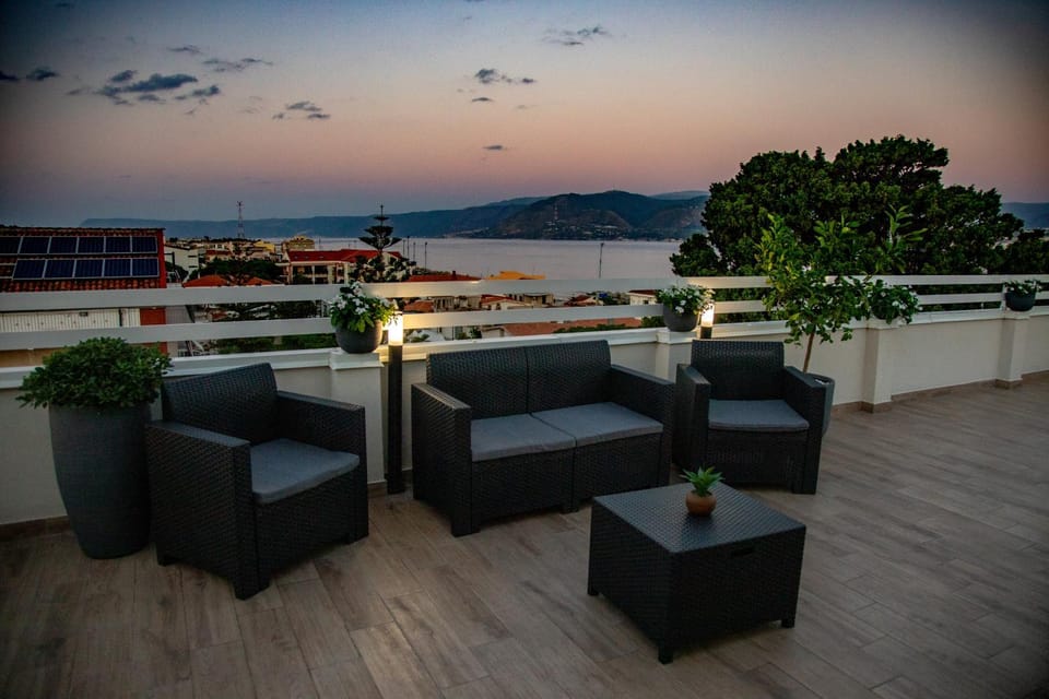 Natural landscape, View (from property/room), Balcony/Terrace, Sea view, Internal: Not applicable to any particular room