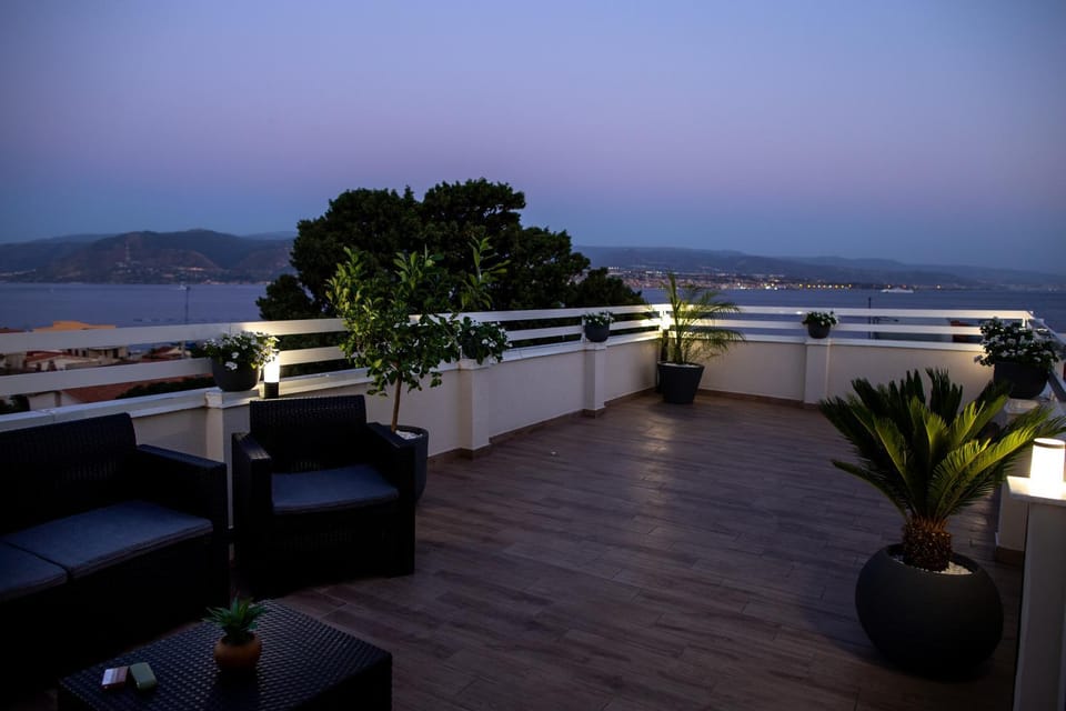 Natural landscape, Balcony/Terrace, Sea view, Internal: Not applicable to any particular room
