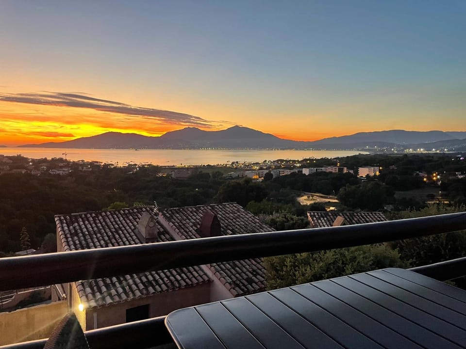 View (from property/room), Balcony/Terrace, Mountain view, Sea view, Sunset