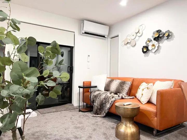 Living room, Seating area, air conditioner