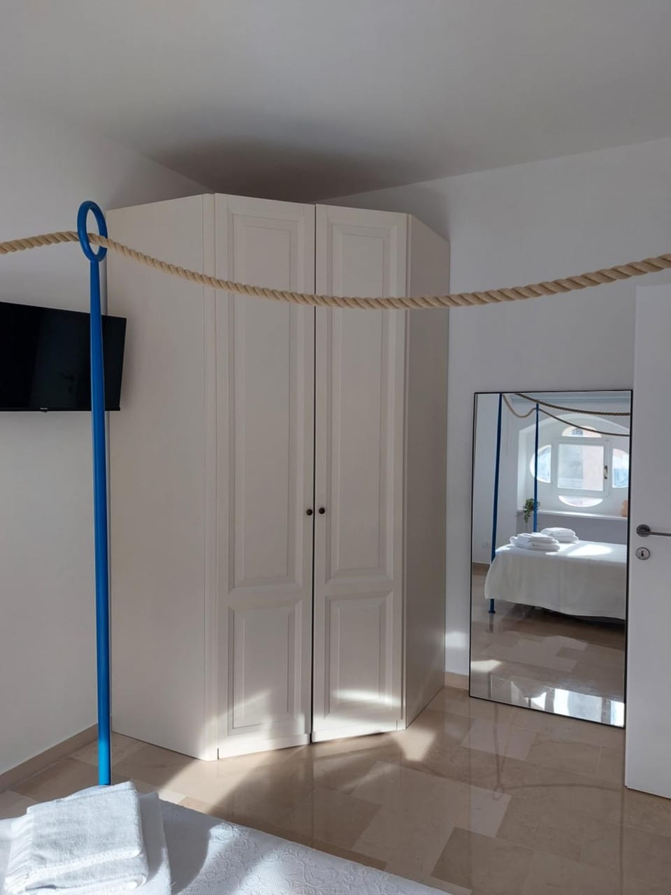 TV and multimedia, wardrobe