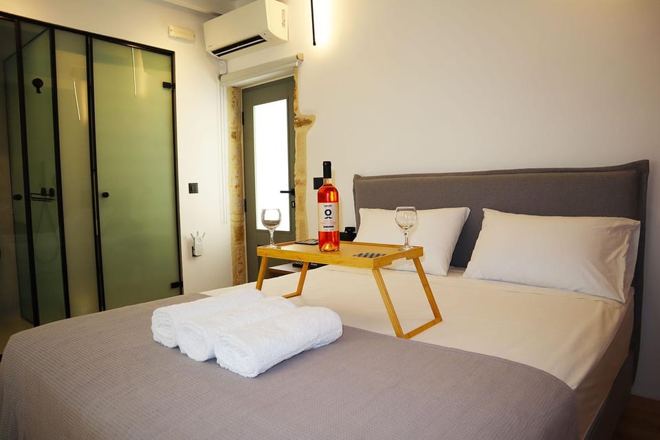 Bed, Photo of the whole room, air conditioner