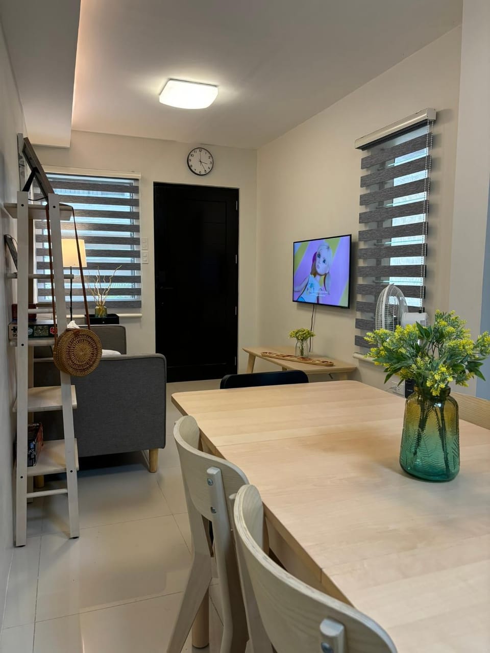 Seating area, Dining area