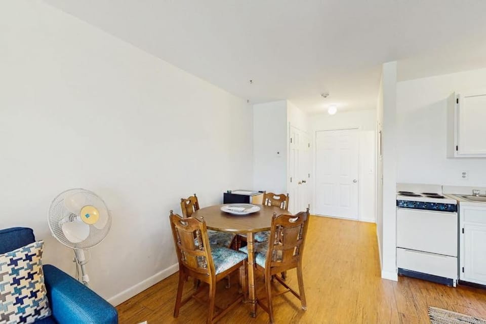 Large Studio with Patio and Pool Apartment in North Truro