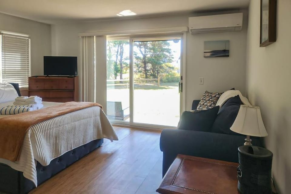 Large Studio with Patio and Pool Apartment in North Truro
