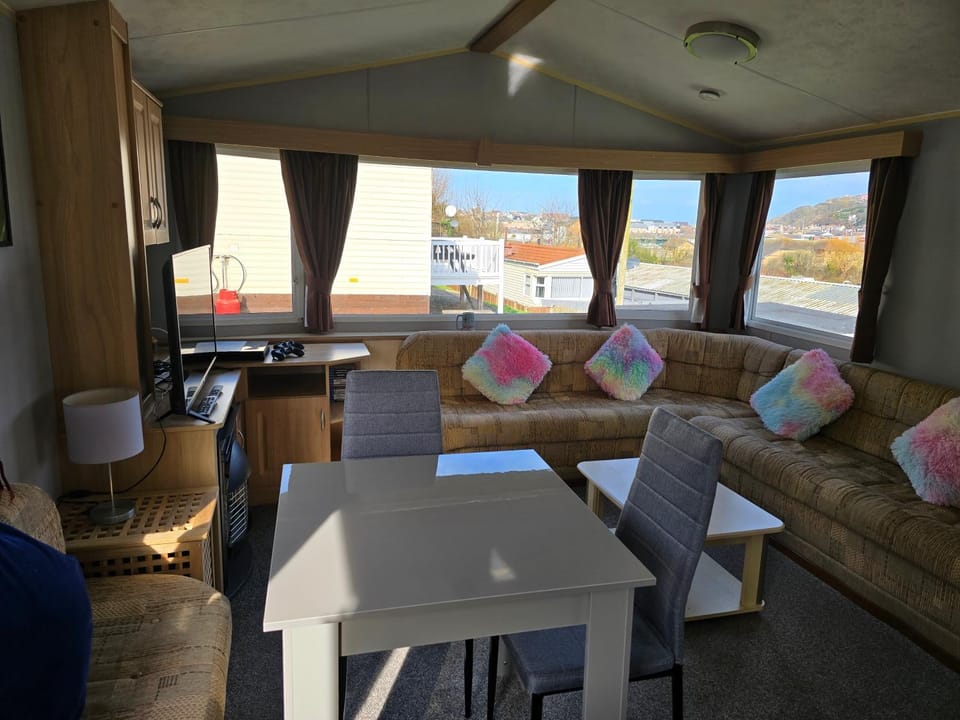 Light and Airy 2 Bedroom Mobile Home Apartment in Aberystwyth