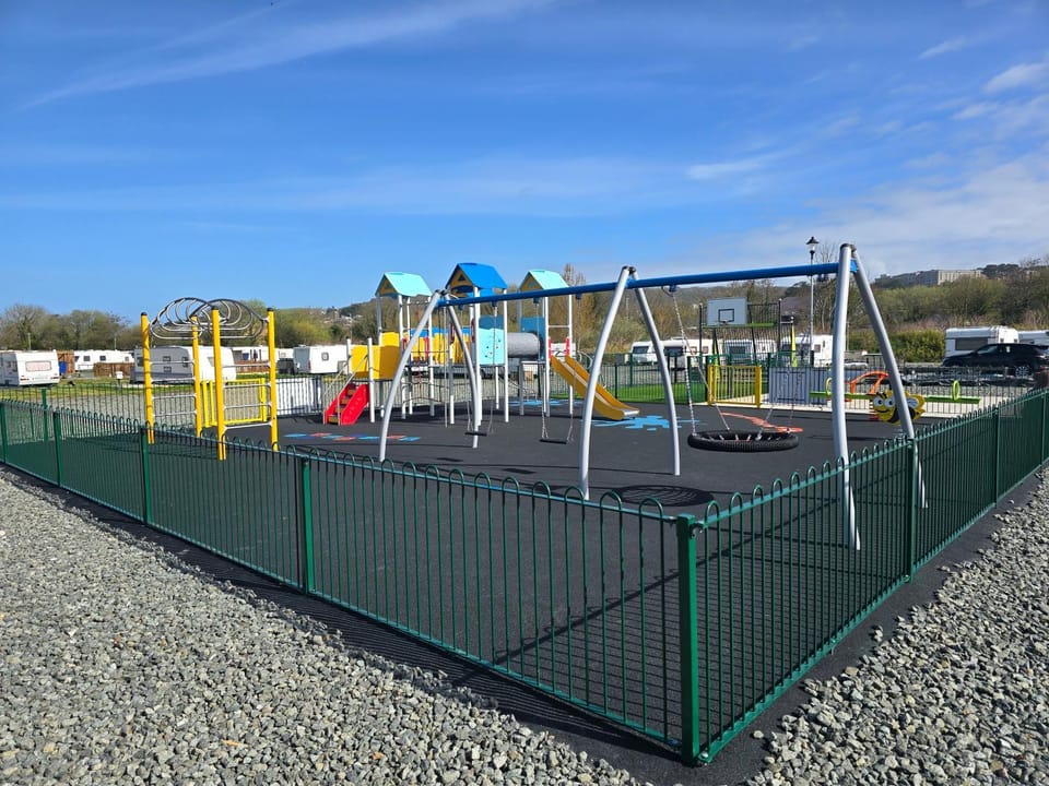 Light and Airy 2 Bedroom Mobile Home Apartment in Aberystwyth