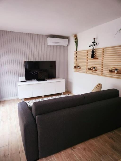 Studio et pavillon en bois indépendants House in Occitanie