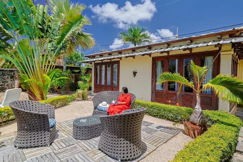 Property building, Patio, People, BBQ facilities, Garden, Garden view, sunbed