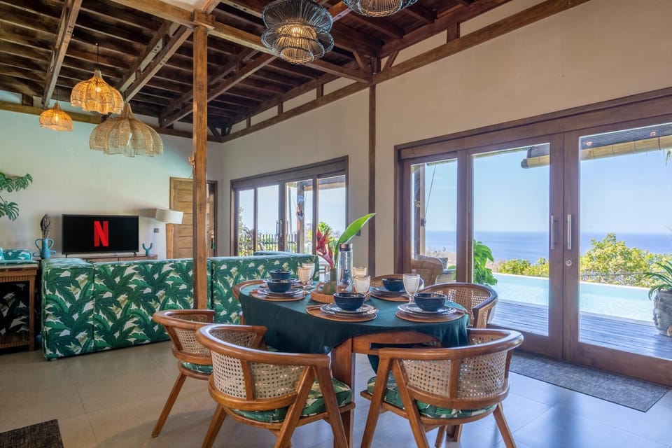 Communal lounge/ TV room, Natural landscape, TV and multimedia, Kitchen or kitchenette, Living room, Seating area, Dining area, Evening entertainment, Sea view