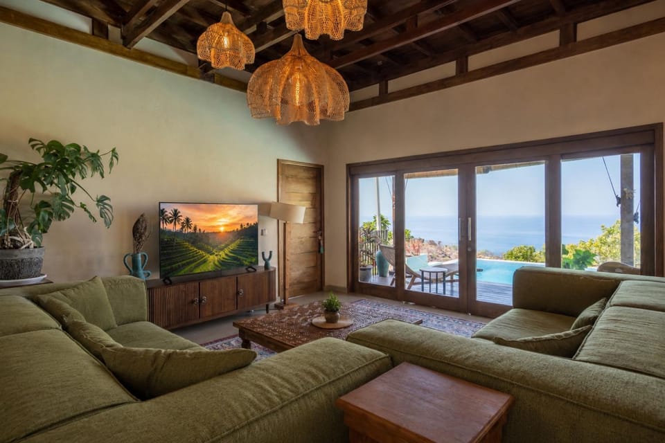 Communal lounge/ TV room, TV and multimedia, View (from property/room), Living room, Mountain view, Sea view