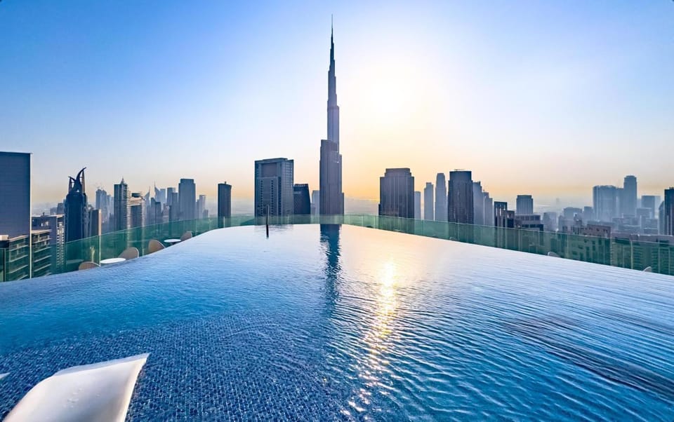 Nearby landmark, City view, Pool view, Pool view, Swimming pool, Swimming pool, Swimming pool, Sunrise