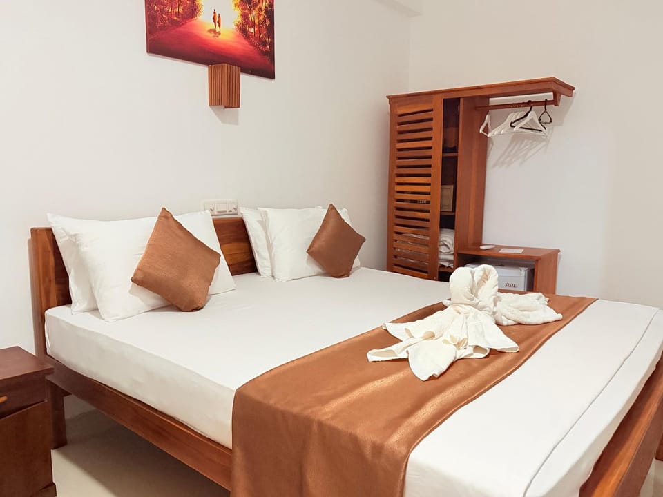 Bed, Photo of the whole room, towels, wardrobe