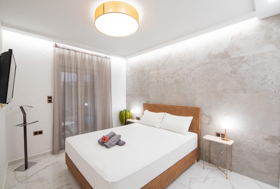 Bed, Photo of the whole room, towels