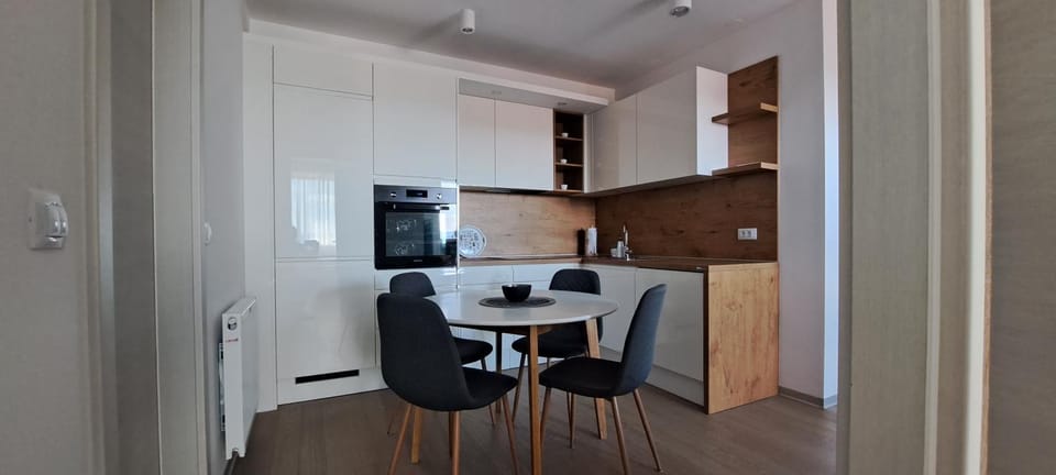 Kitchen or kitchenette, Seating area, Dining area