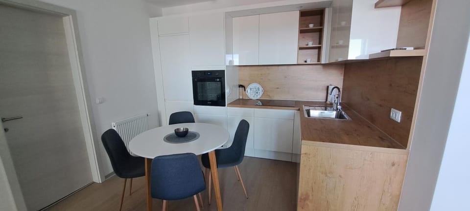 Kitchen or kitchenette, Seating area, Dining area, pet friendly, stove