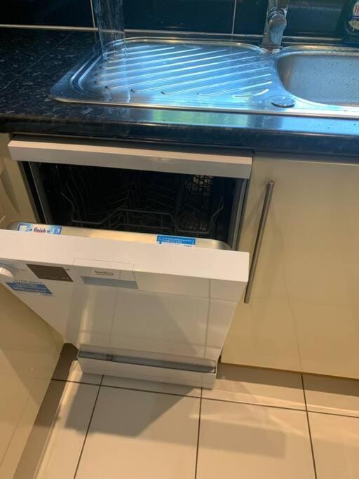 Cosy one bed flat free parking Apartment in Guildford