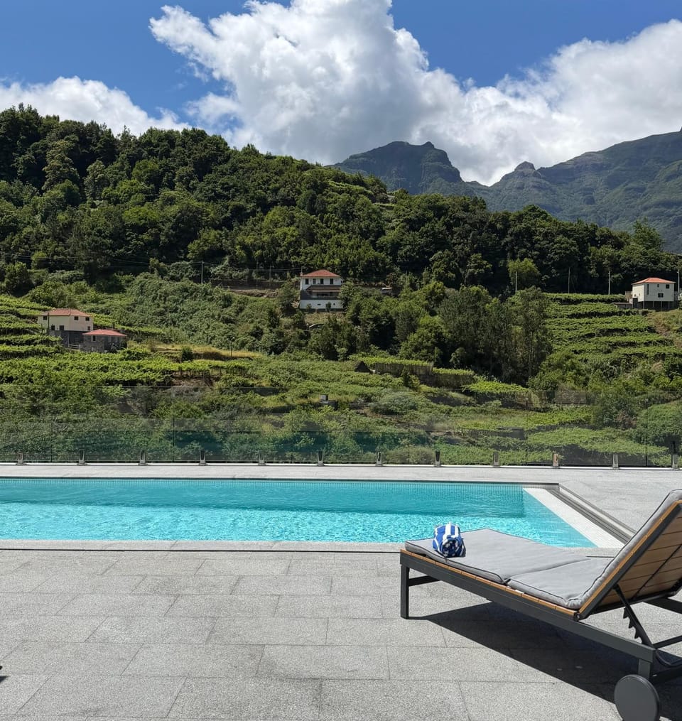 Natural landscape, View (from property/room), Mountain view, Pool view, Swimming pool, sunbed
