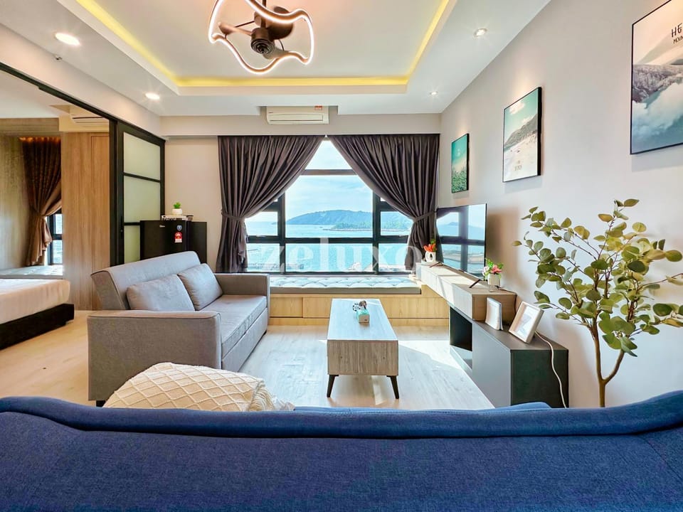 Bed, Natural landscape, TV and multimedia, Living room, Photo of the whole room, Seating area, Bedroom, fireplace