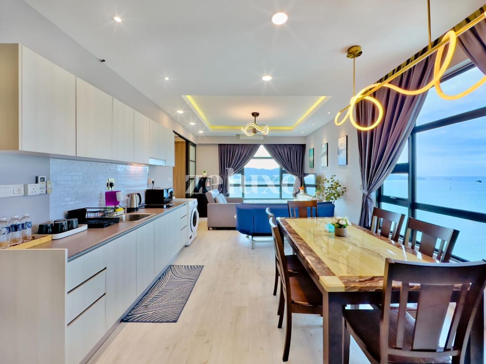 Natural landscape, Coffee/tea facilities, Kitchen or kitchenette, Living room, Seating area, Dining area, minibar, stove