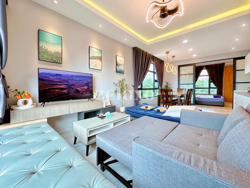 TV and multimedia, Living room, Seating area, fireplace