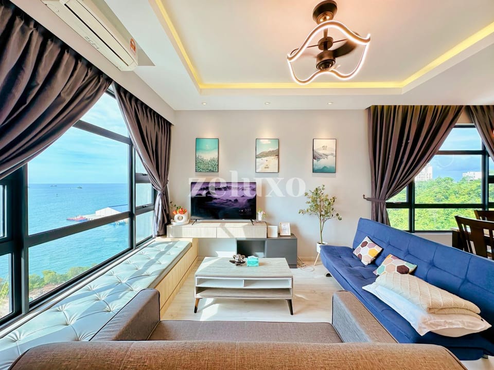 Communal lounge/ TV room, Natural landscape, TV and multimedia, Living room, Seating area, Evening entertainment, Mountain view, Sea view