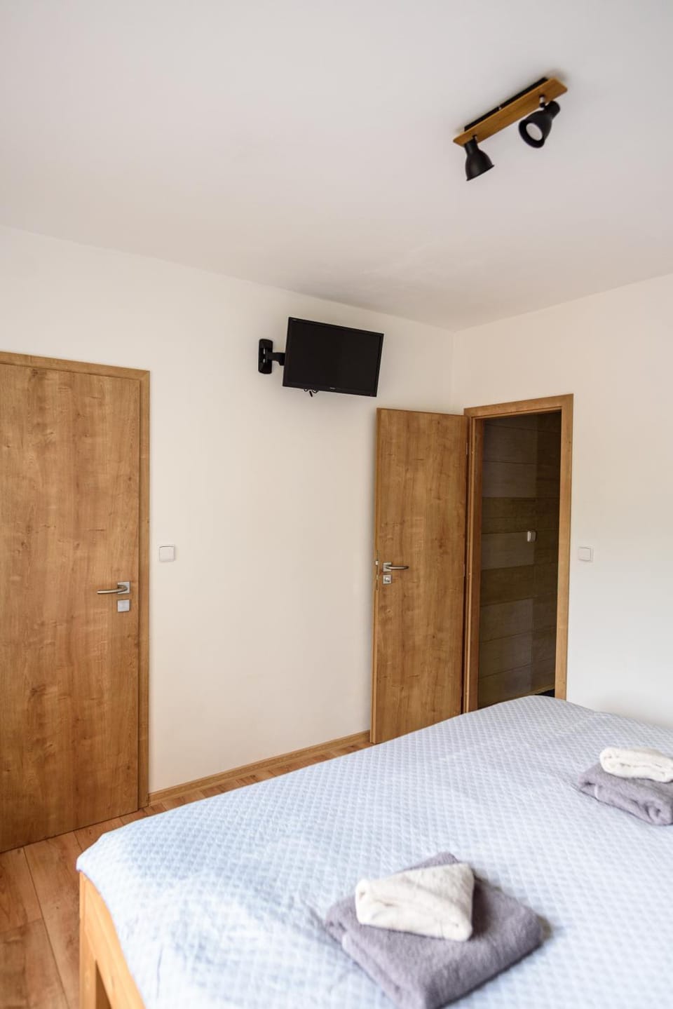 Bed, TV and multimedia, Bedroom, towels, wardrobe