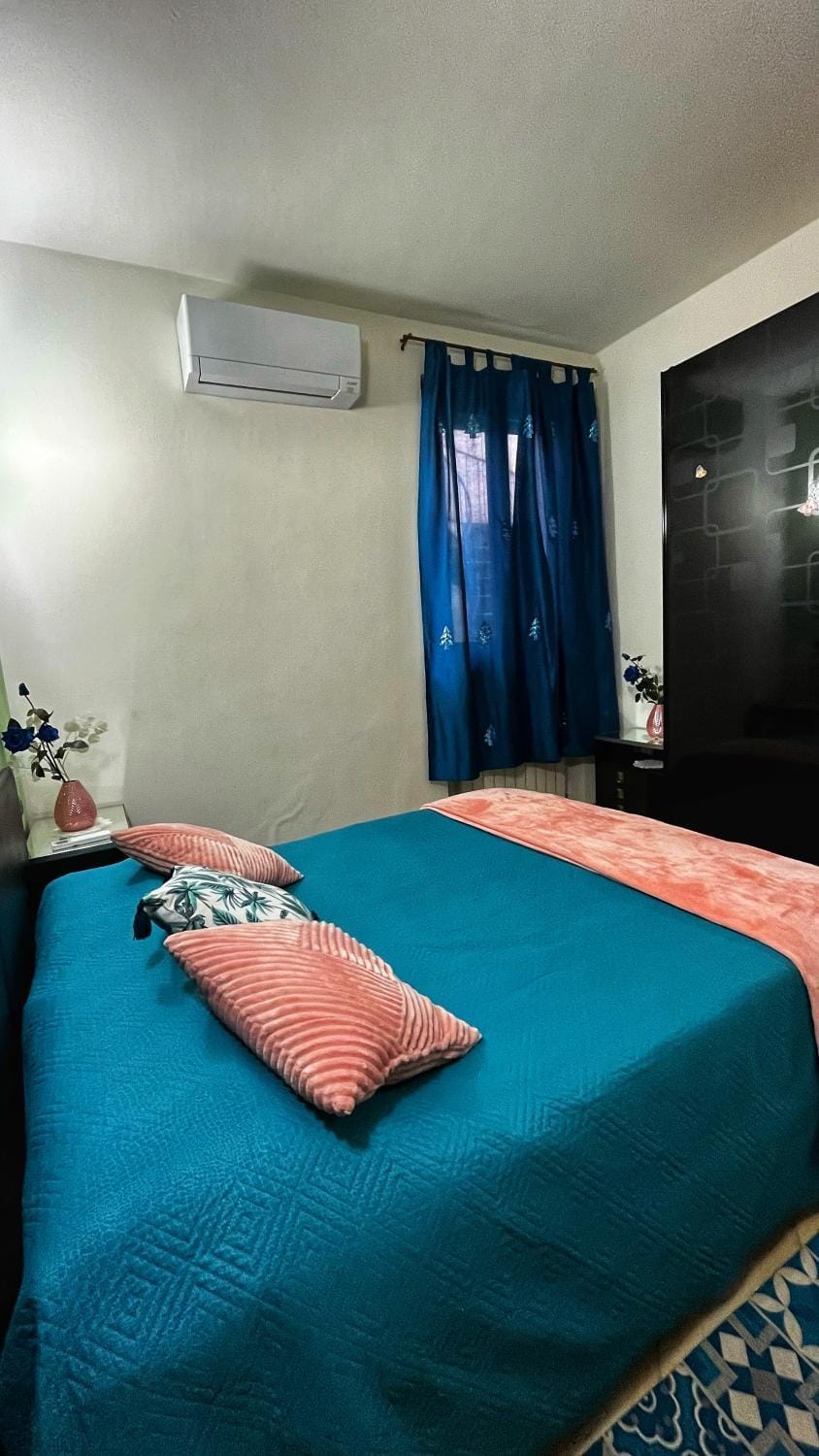 Bedroom, air conditioner