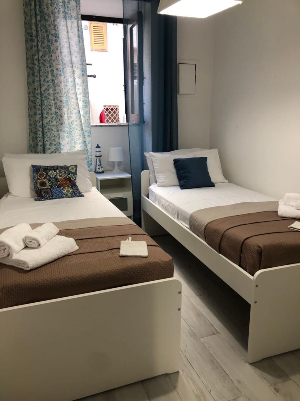 Bed, Photo of the whole room, towels