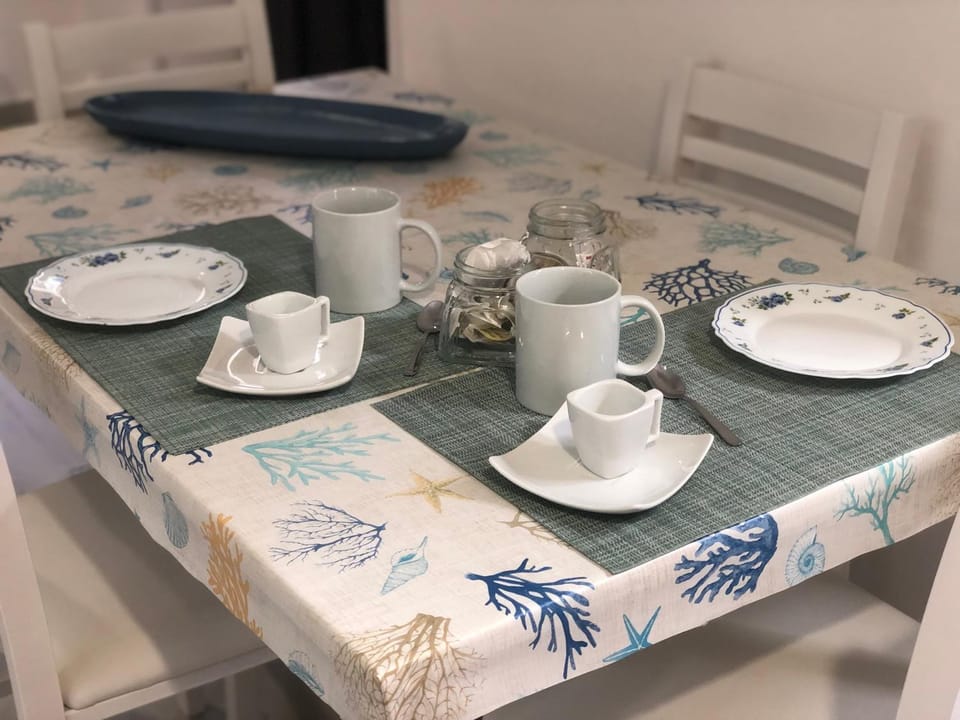 Coffee/tea facilities, Dining area