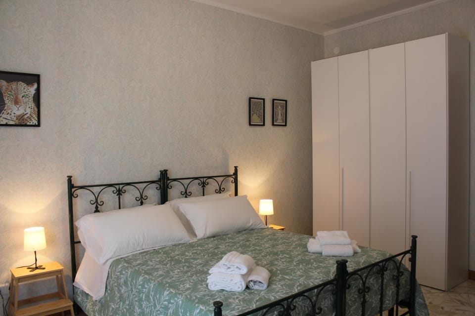 Bed, Photo of the whole room, Bedroom, wardrobe