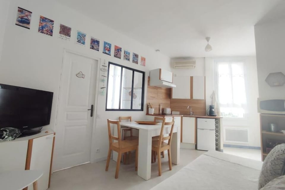 TV and multimedia, Kitchen or kitchenette, Living room, Seating area, Dining area, minibar