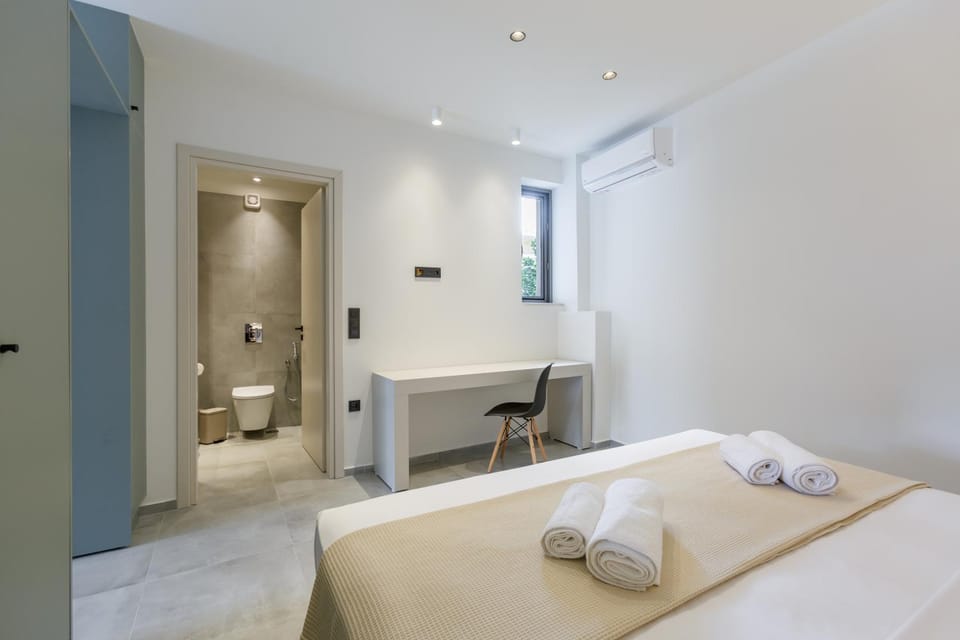Bed, Bathroom, Bedroom
