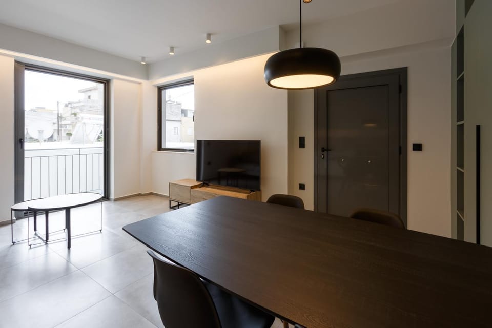 TV and multimedia, Seating area, Dining area