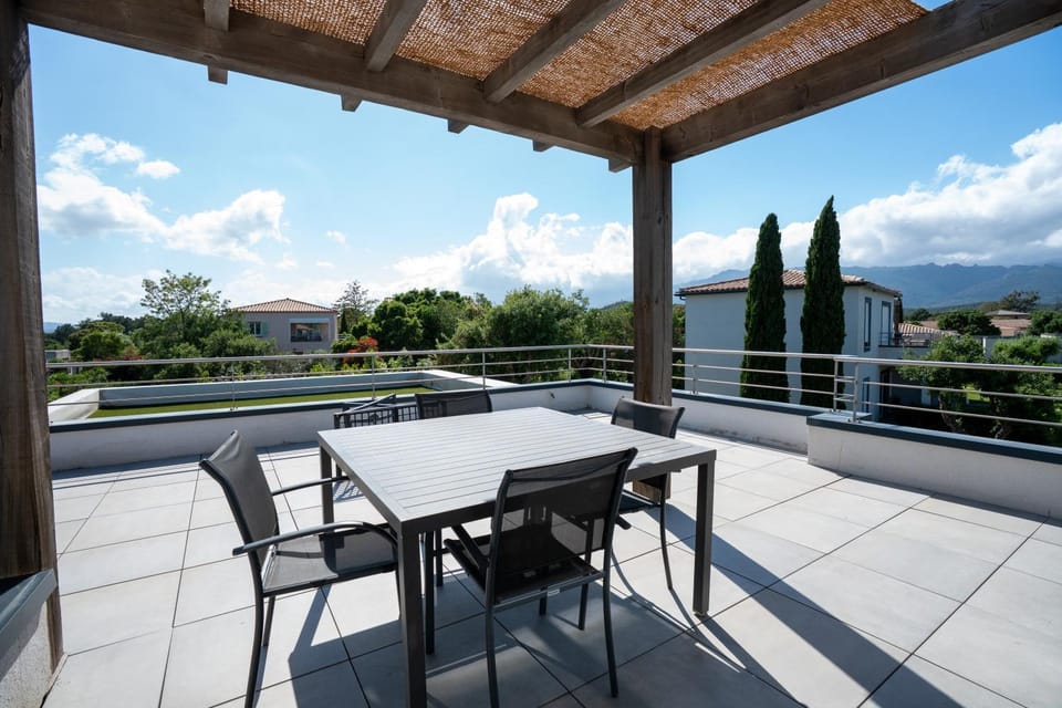 Patio, Day, Natural landscape, Summer, View (from property/room), Balcony/Terrace, Dining area, Mountain view