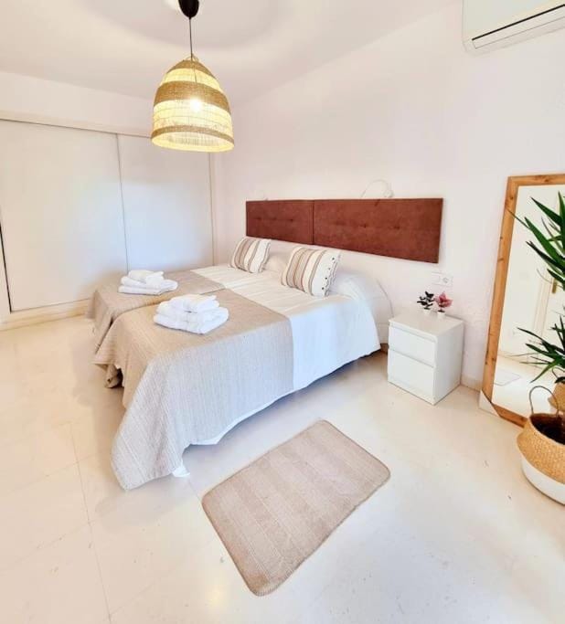 Bed, Photo of the whole room, Bedroom, towels, air conditioner