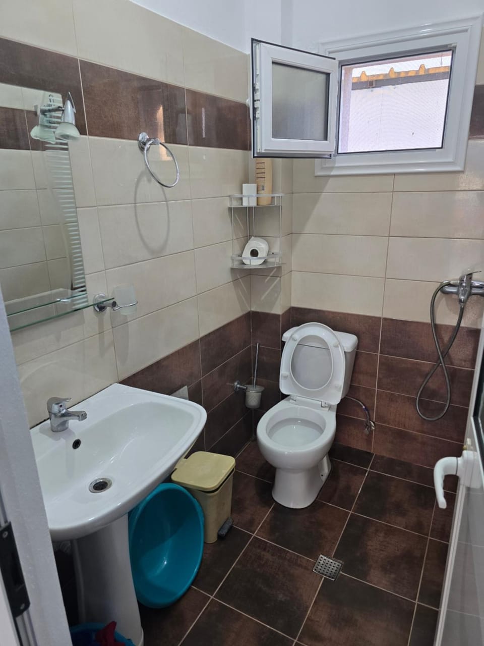Toilet, Bathroom, towels