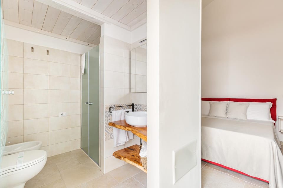 Toilet, Bed, Bathroom, Photo of the whole room, Bedroom, towels