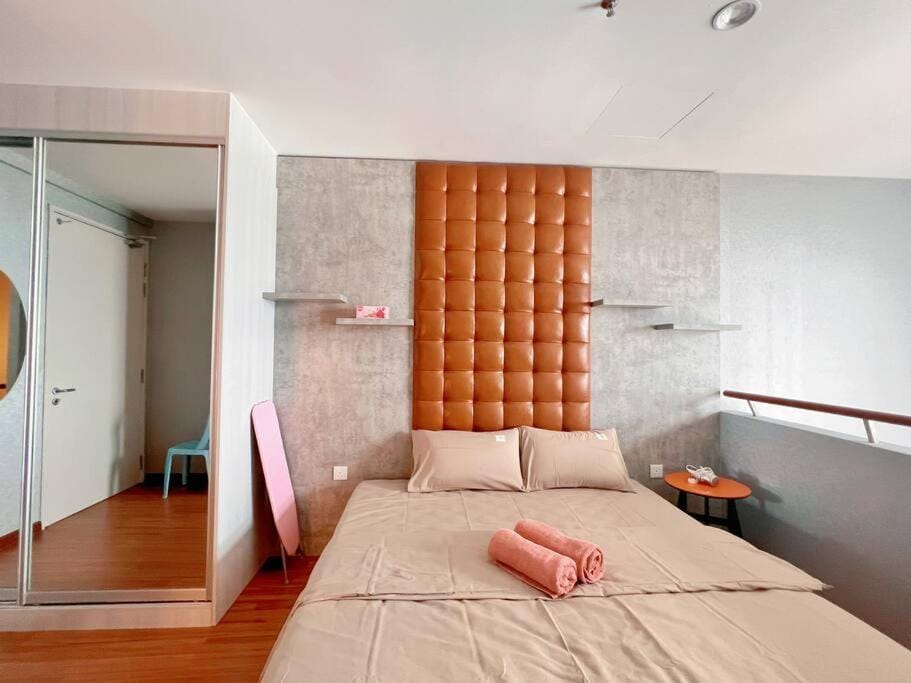 Bed, Photo of the whole room, Bedroom, towels, wardrobe