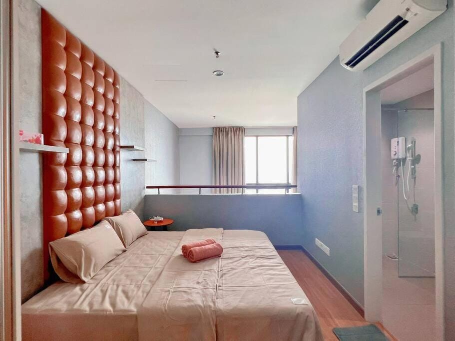 Bed, Photo of the whole room, Bedroom, towels, wardrobe, air conditioner