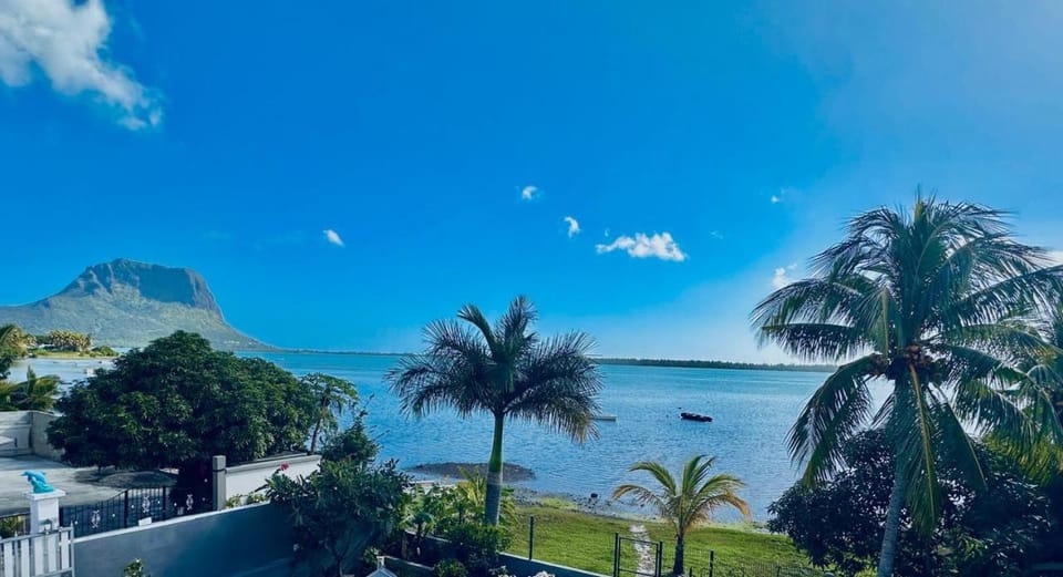 Mountain view, Sea view