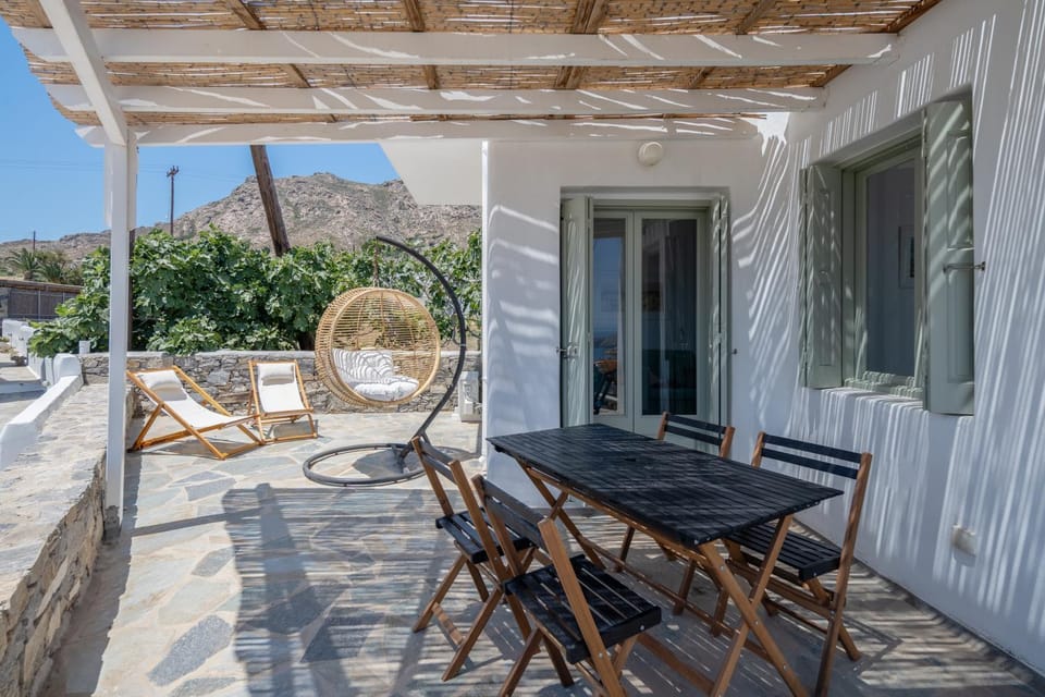 Property building, Patio, Day, Natural landscape, View (from property/room), Balcony/Terrace, Seating area, Dining area